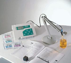 Oakton® pH 700 Benchtop pH Meter